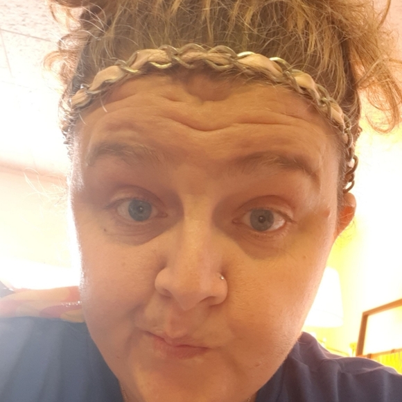 Meet your Posher, Ashley - Picture 3 of 3